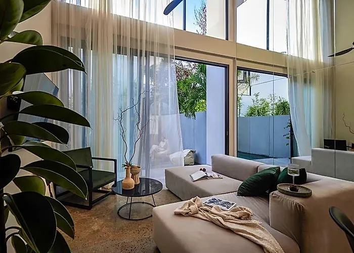 ホテル Nexa Townhouse Umalas Canggu 4*